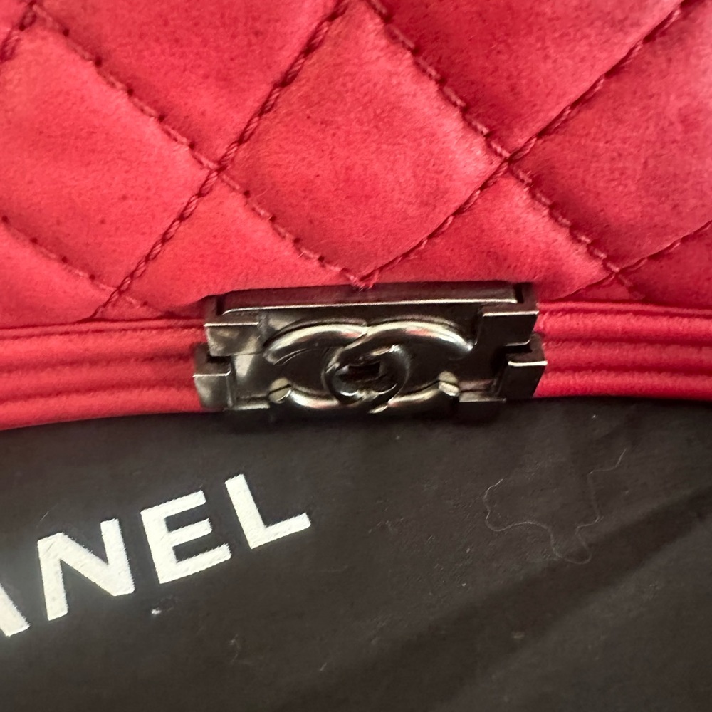 Gorgeous red Chanel Boy bag for Mikey - Picture 3 of 16